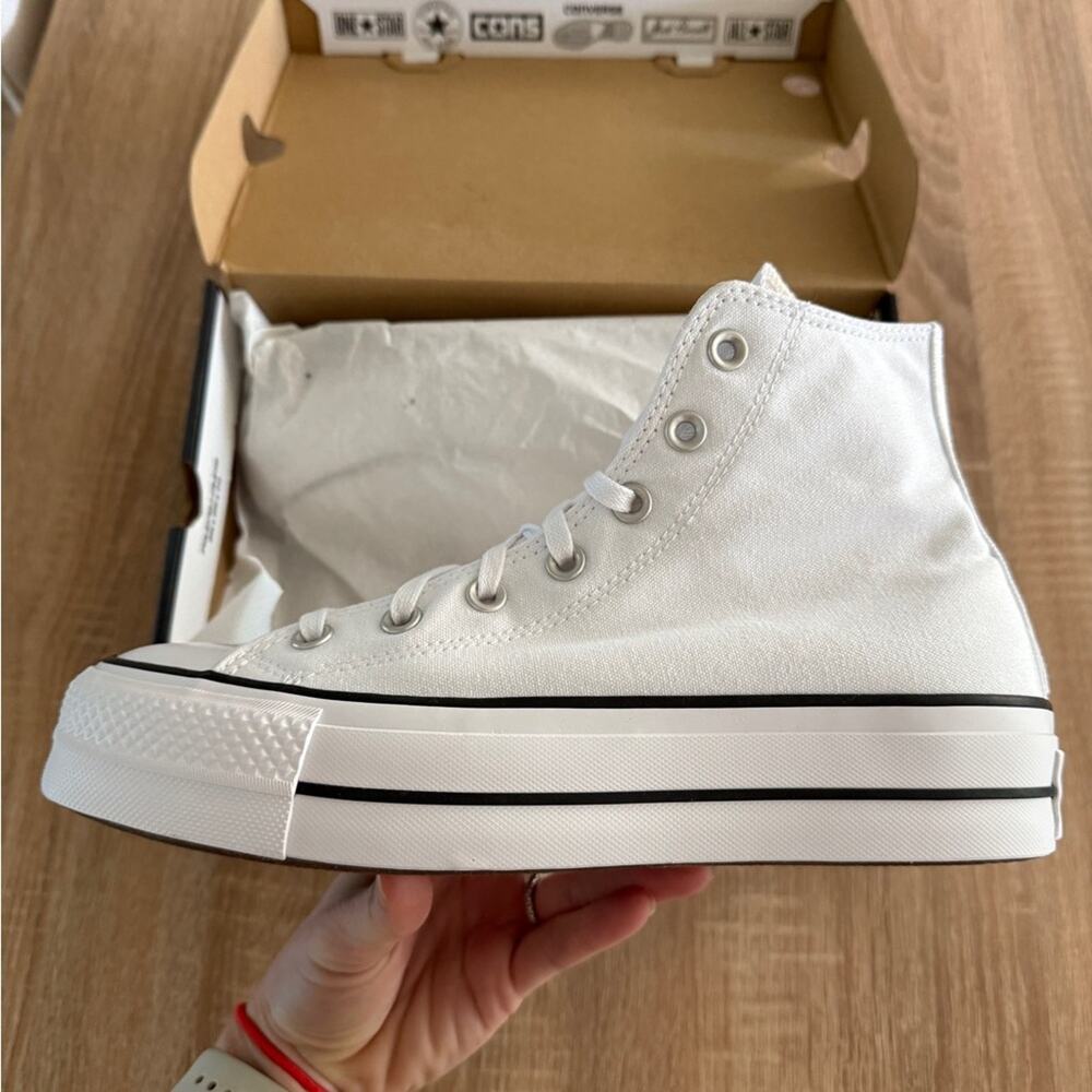 NIB • Chuck Taylor All Star Lift Platform Canvas Size: 9.5 - Picture 3 of 7